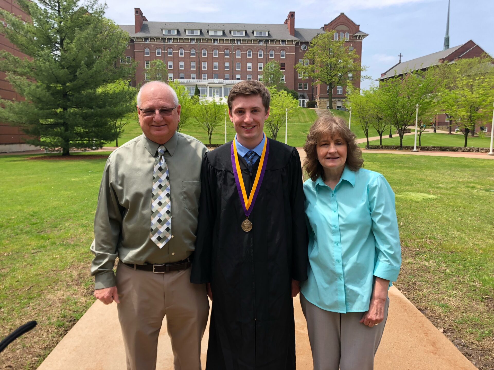 Jordan poses with his parents on college graduation day